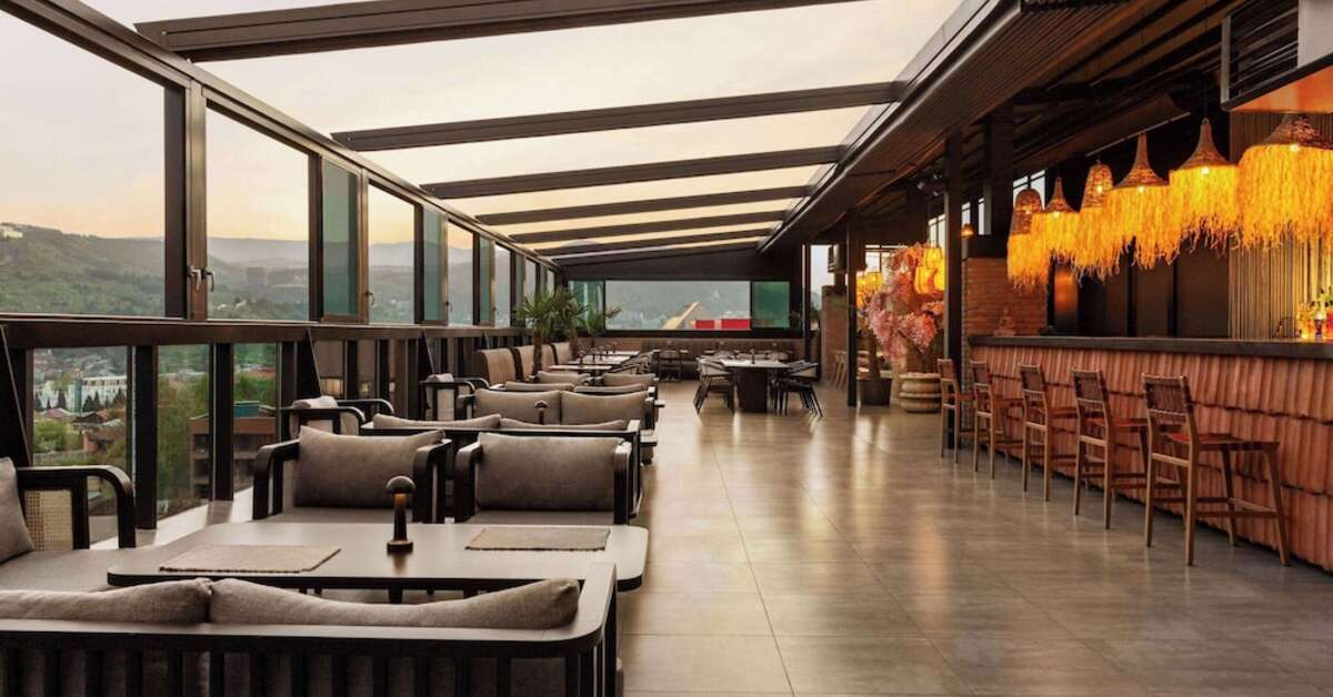 Een foto van Ramada by Wyndham Tbilisi Old City