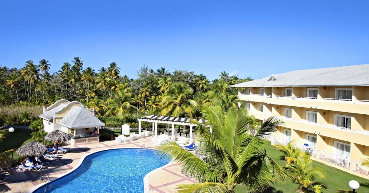Een foto van het zwembad bij Grand Bahia Principe El Portillo