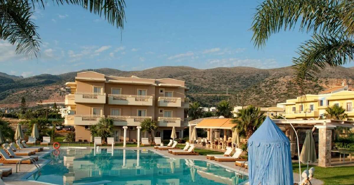 Een foto van het zwembad bij Socrates Hotel Malia Beach