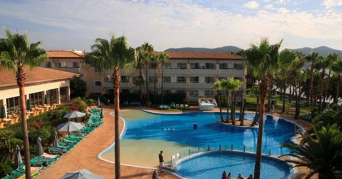Een foto van het zwembad bij Grupotel Mallorca Mar