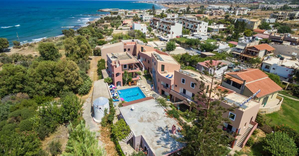 Een foto van het zwembad bij Kri Kri Village