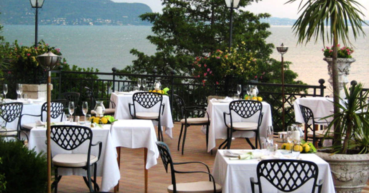 Een foto van het terras bij Hotel Villa Del Sogno