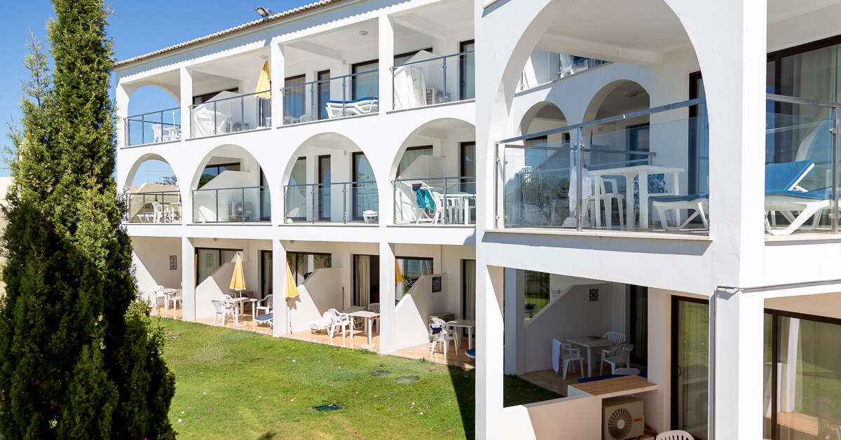Een foto van de buitenkant van Appartementen Do Parque