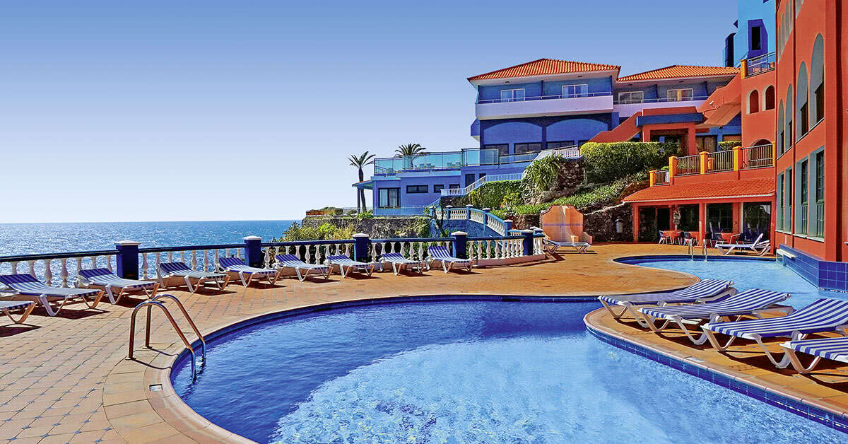 Een foto van het zwembad bij Rocamar Lido Resorts