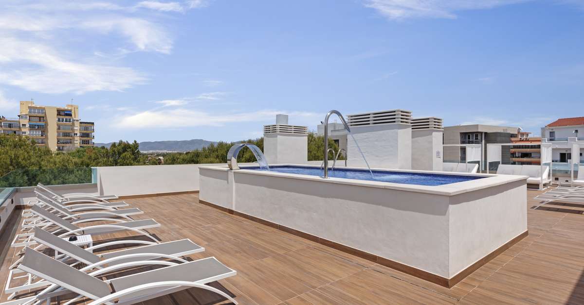 Een foto van het zwembad bij Metropolitan Playa JUKA Aparthotel