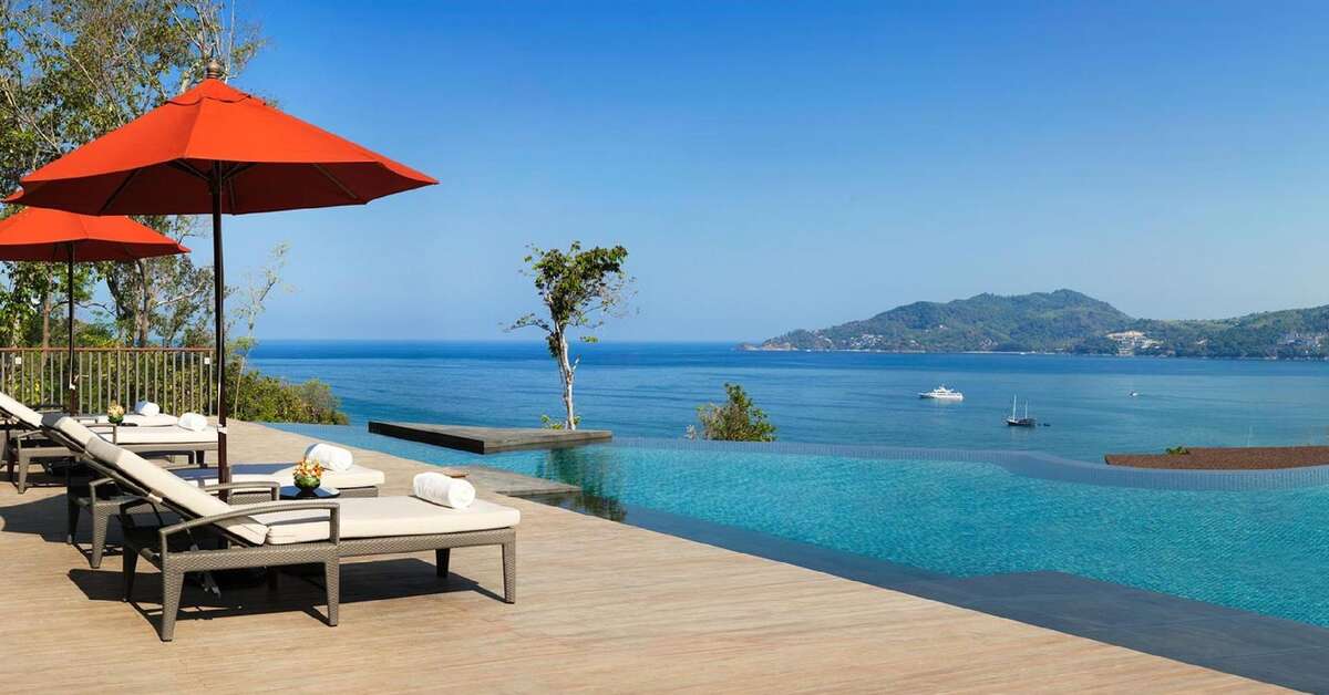 Een foto van het zwembad bij Amari Phuket