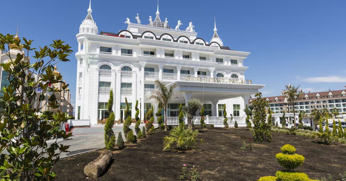 Een foto van de buitenkant van Side Royal Palace Hotel & Spa