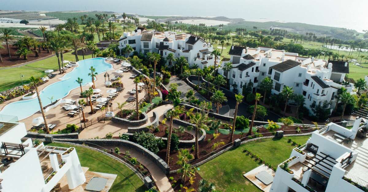 Een foto van de buitenkant van Las Terrazas de Abama Suites