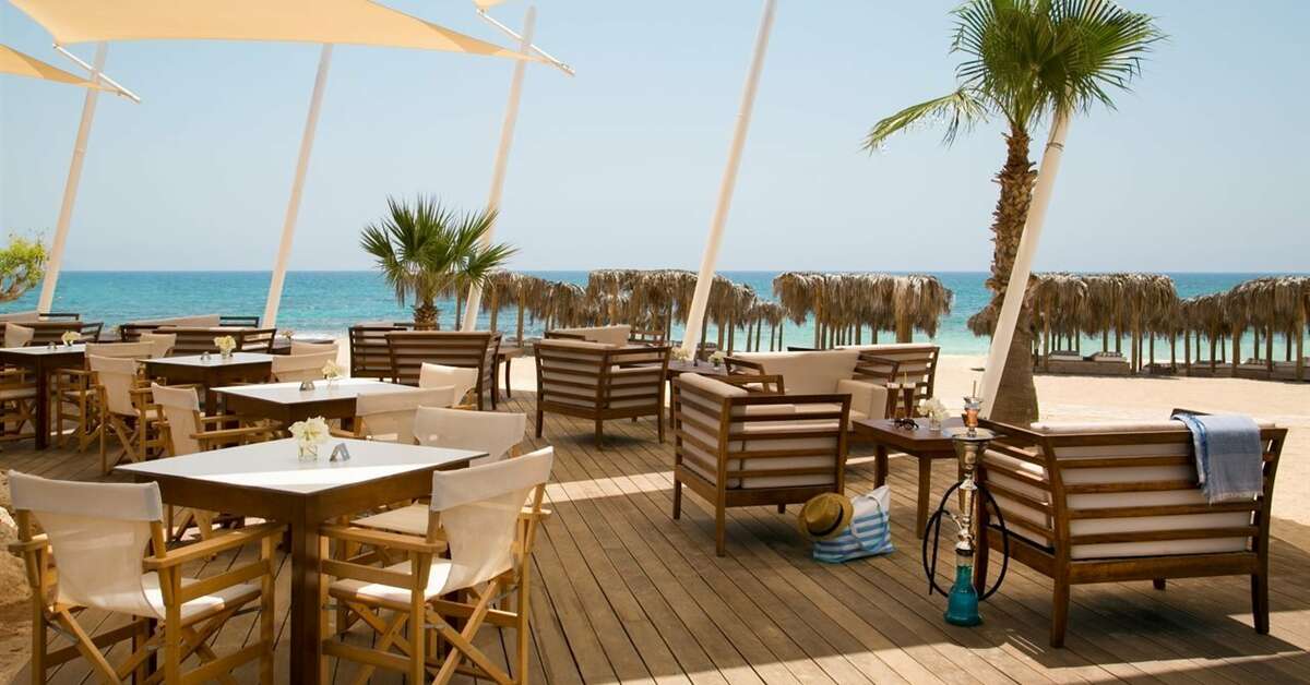 Een foto van het terras bij Asterias Beach Hotel