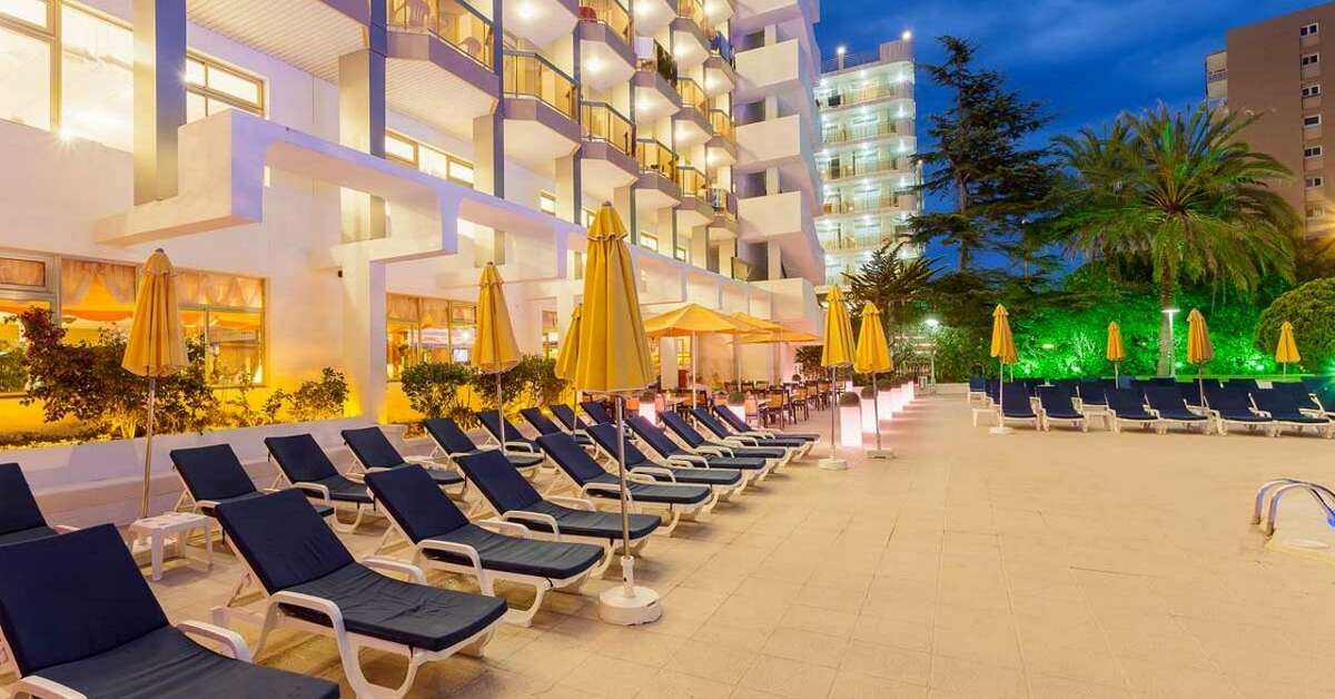 Een foto van het terras bij Hotel Beverly Park & Spa