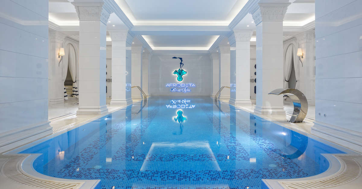 Een foto van het zwembad bij Pomegranate Welness Spa Hotel