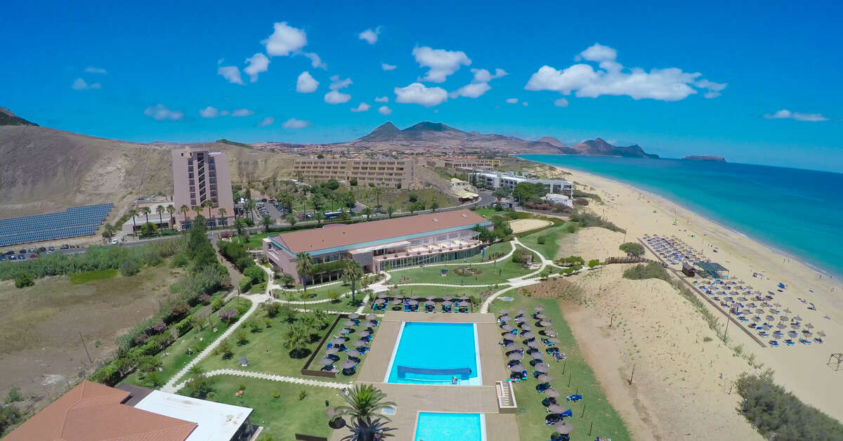 Een foto van de buitenkant van Vila Baleira Porto Santo Resort