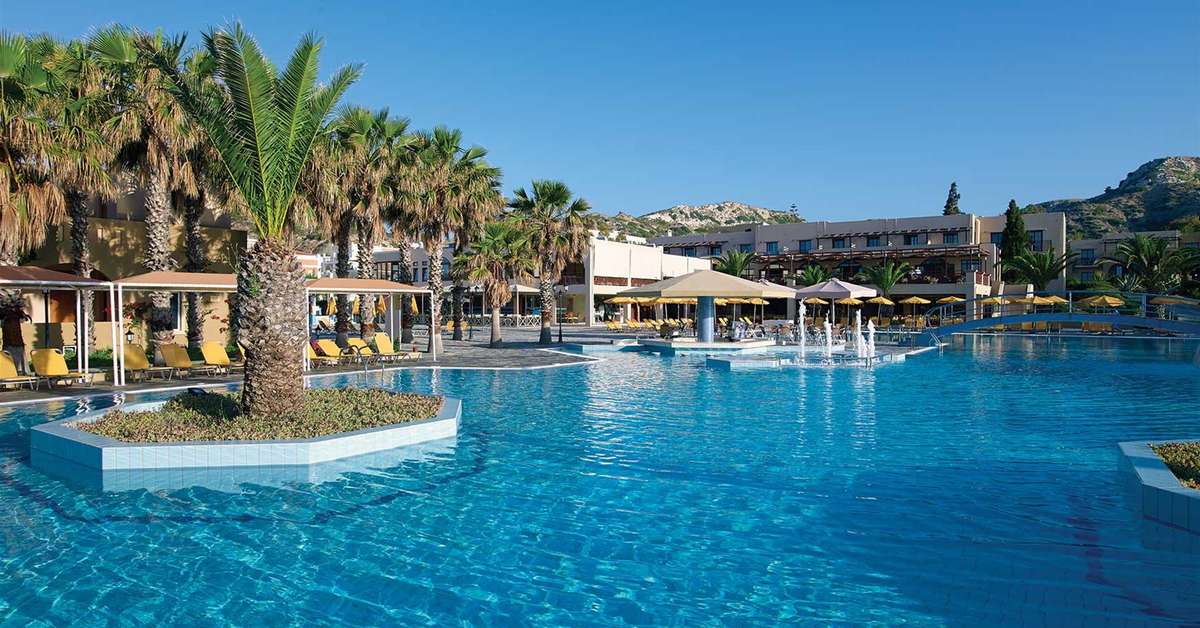 Een foto van het zwembad bij Porto Bello Beach