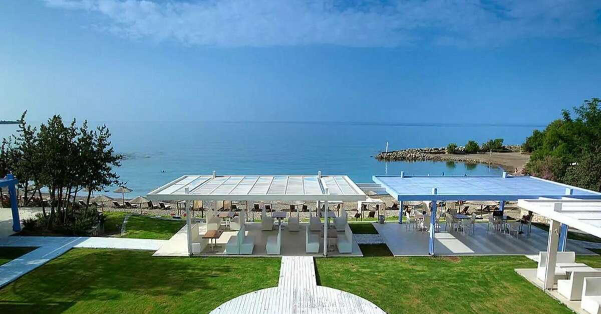Een foto van het terras bij Sentido Sunrise Beach