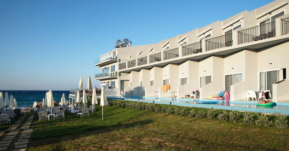 Een foto van de buitenkant van Golden Coast Resort