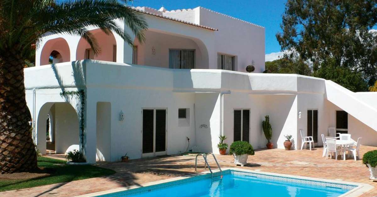 Een foto van het zwembad bij Villas Carvoeiro Club