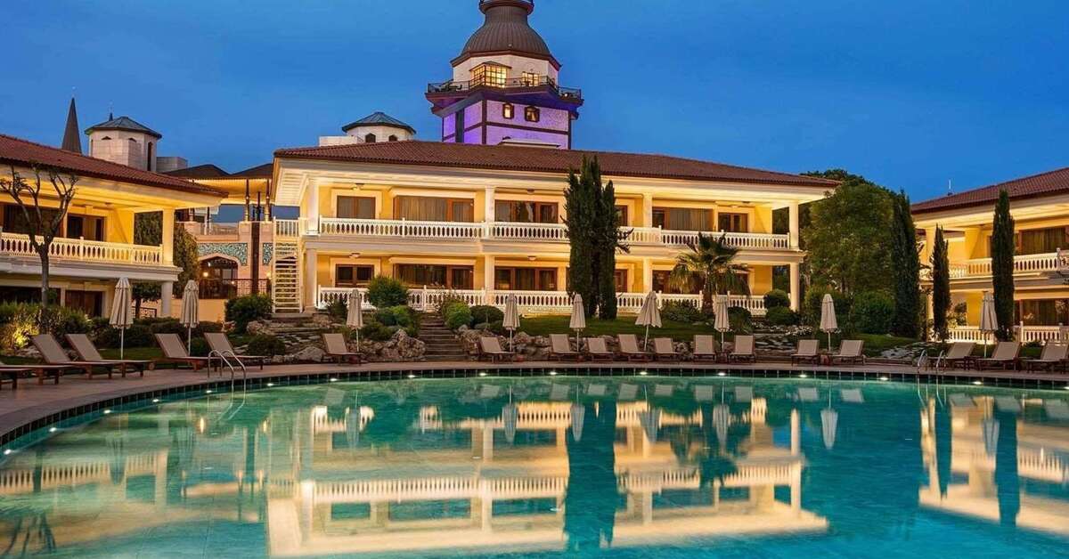 Een foto van het zwembad bij Mardan Palace