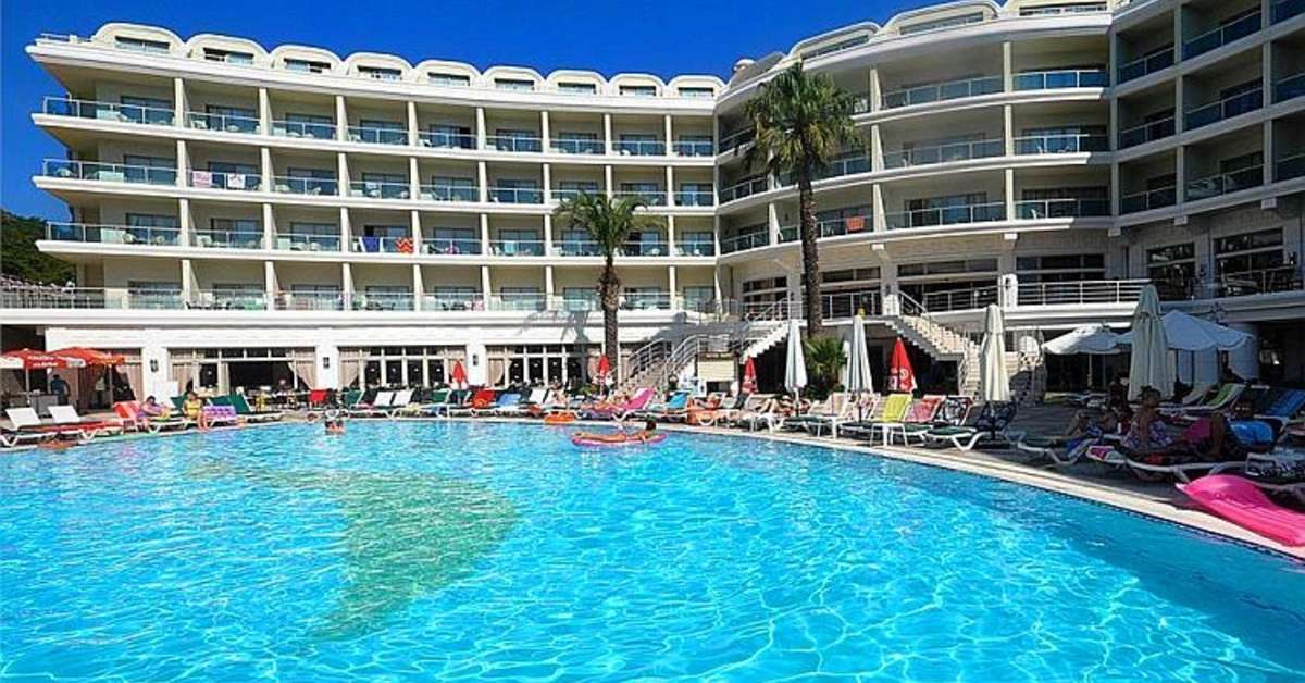Een foto van het zwembad bij Pineta Park Deluxe Hotel