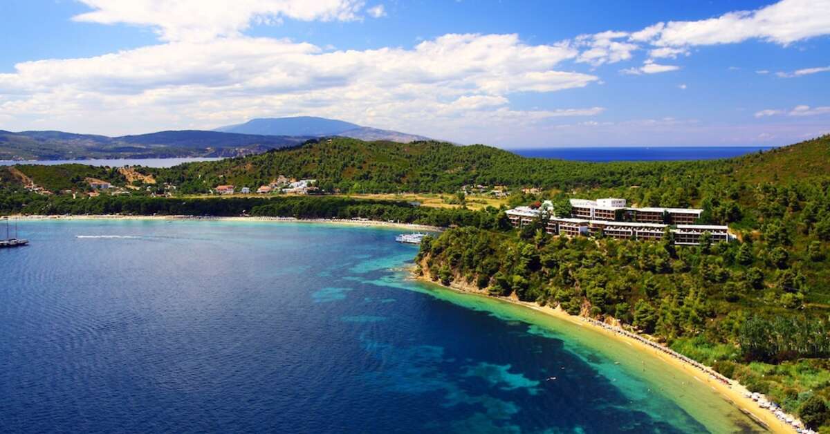 Een foto van de buitenkant van Skiathos Palace Hotel