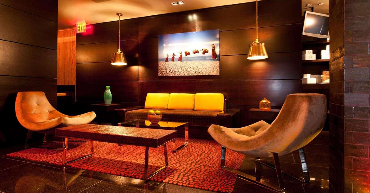 Een foto van het interieur van Sanctuary Hotel New York