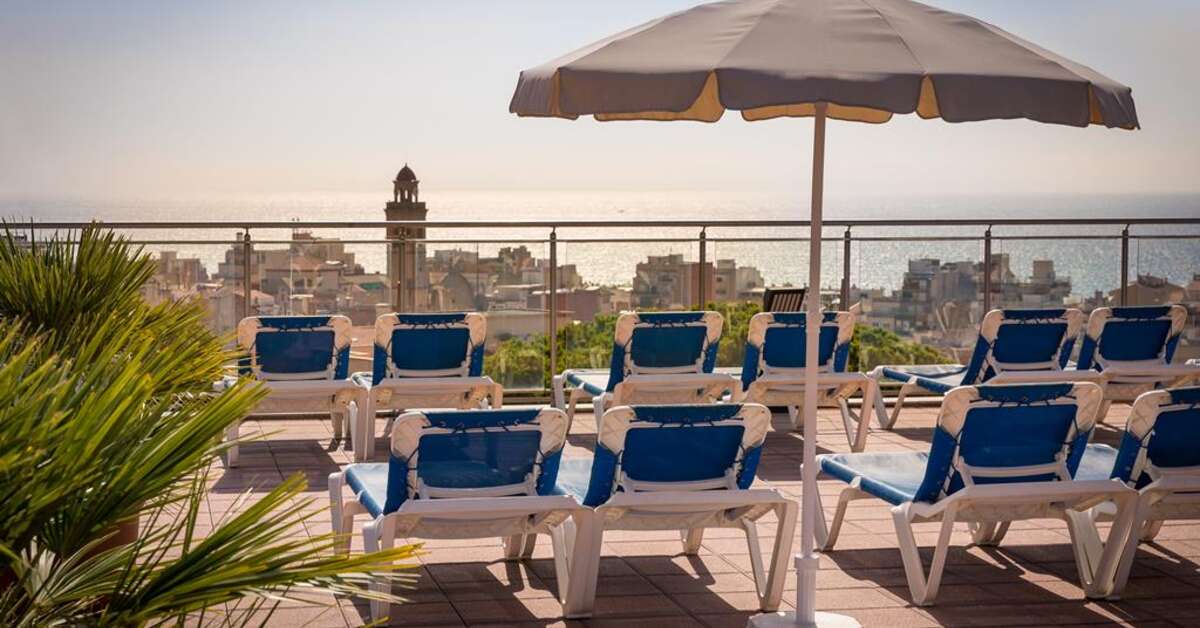Een foto van het terras bij H-Top Jadhe