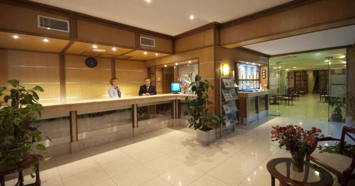 Een foto van het interieur van Hotel Amoros