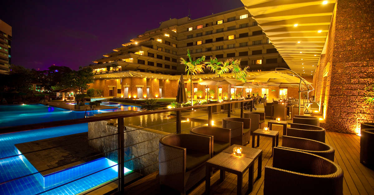 Een foto van het terras bij Cinnamon Grand Colombo