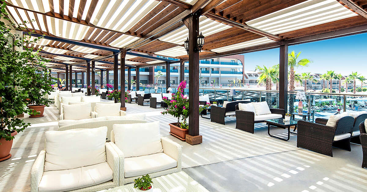 Een foto van het terras bij Magic Life Jacaranda