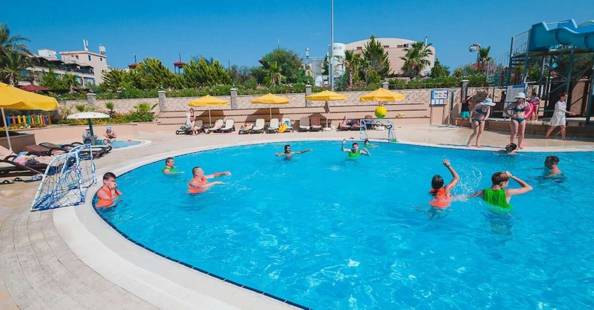 Een foto van het zwembad bij L'Oceanica Beach Resort