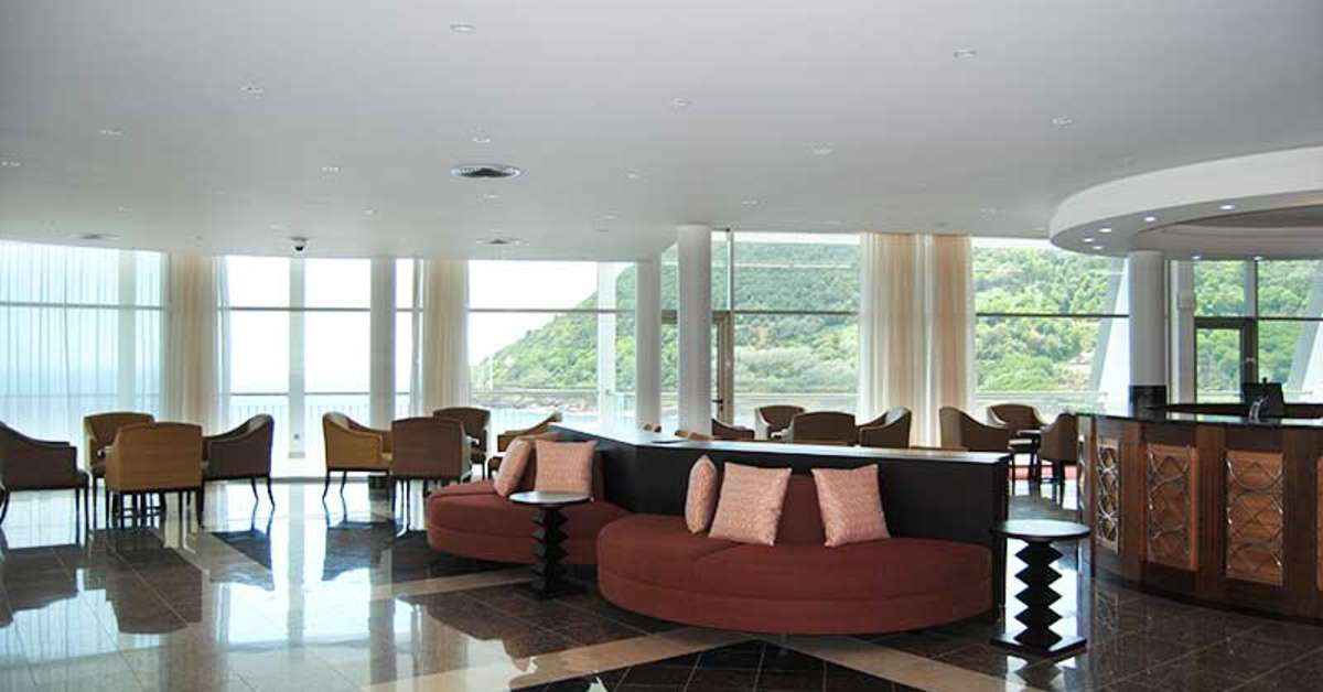 Een foto van het interieur van Angra Marina Hotel