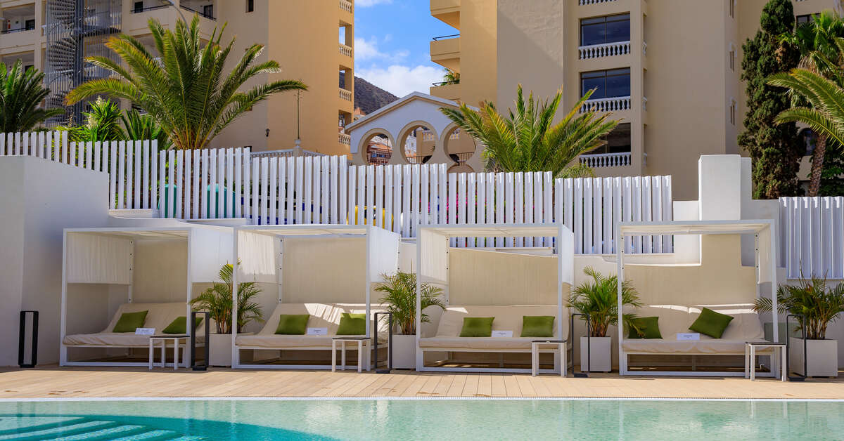 Een foto van het zwembad bij Ohasis Boutique Suites