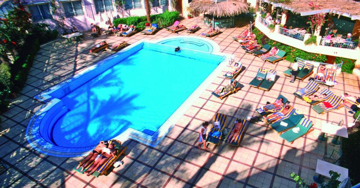 Een foto van het zwembad bij Sea Garden Hotel
