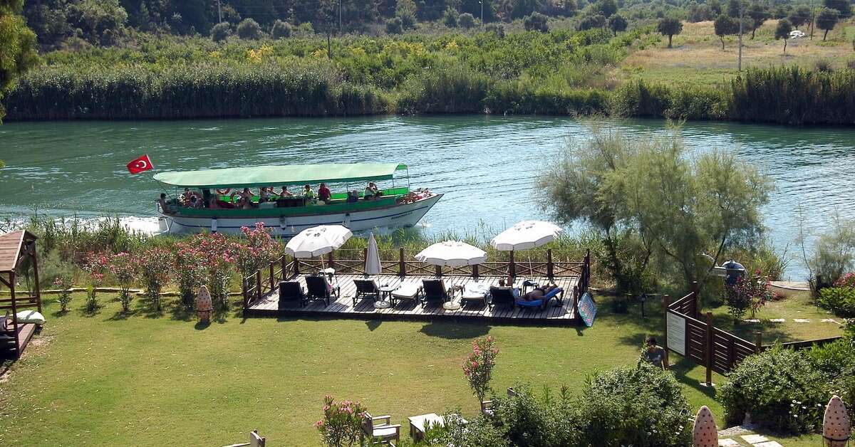 Een foto van het terras bij Dalyan Resort Hotel