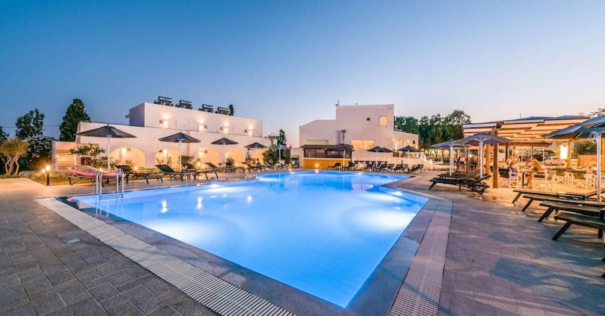 Een foto van het zwembad bij Belmare Hotel
