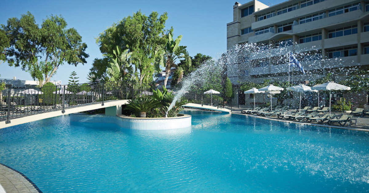 Een foto van het zwembad bij Atlantica Princess Hotel