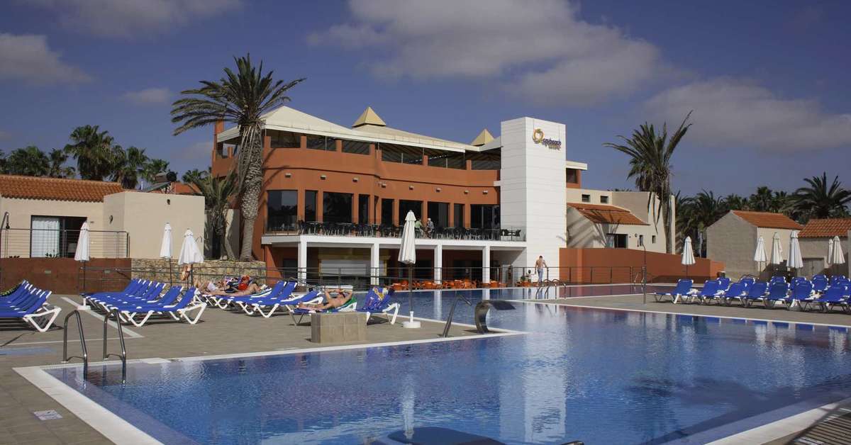 Een foto van het zwembad bij Caybeach Caleta