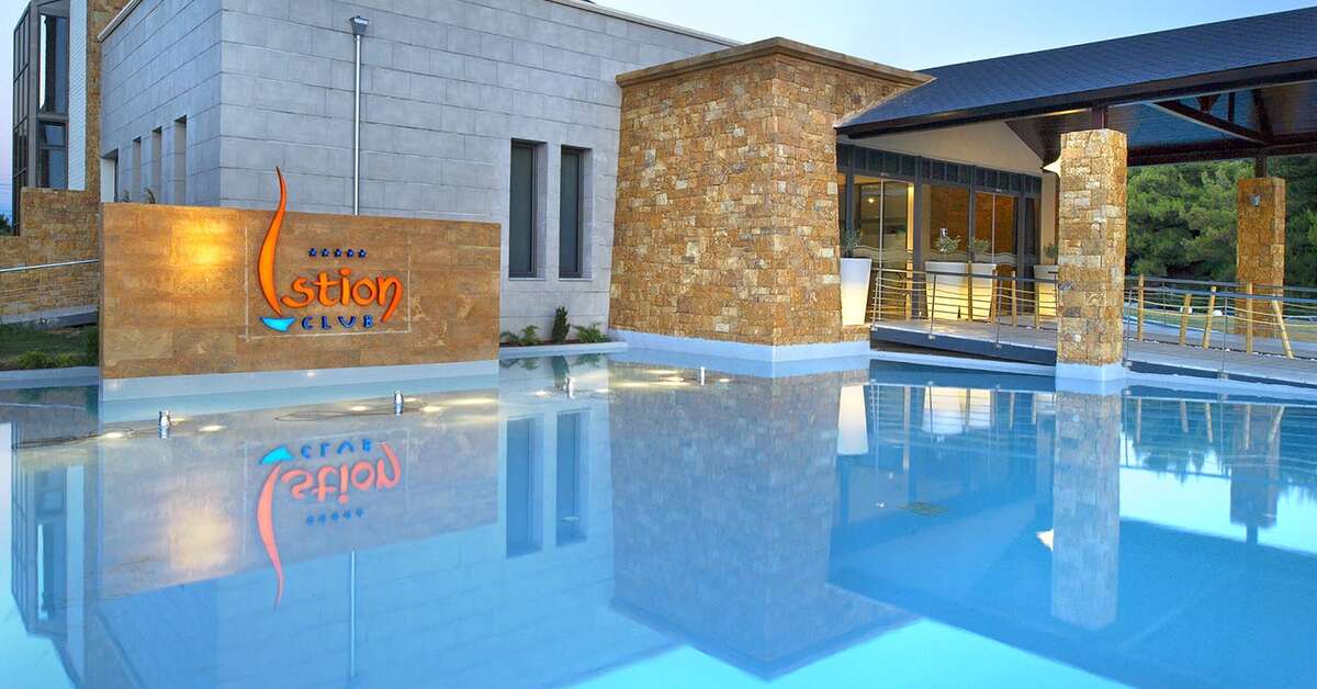 Een foto van het zwembad bij Istion Club & Spa