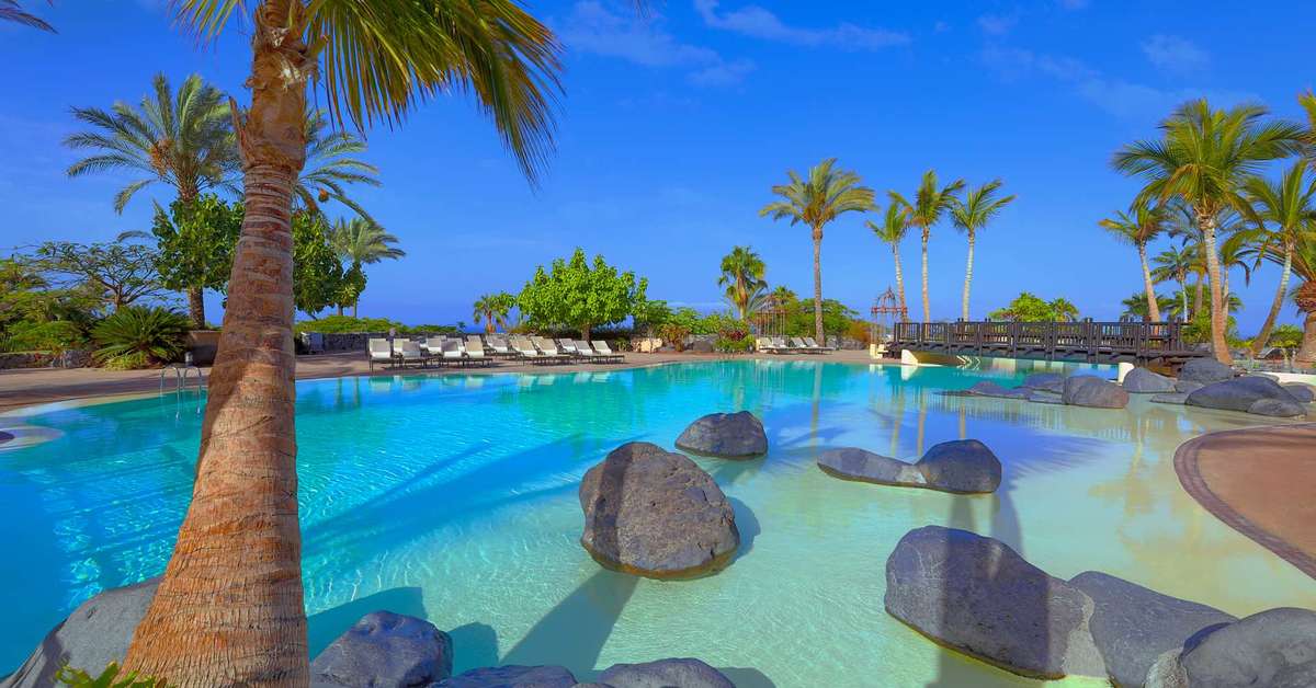 Een foto van het zwembad bij The Ritz-Carlton Abama