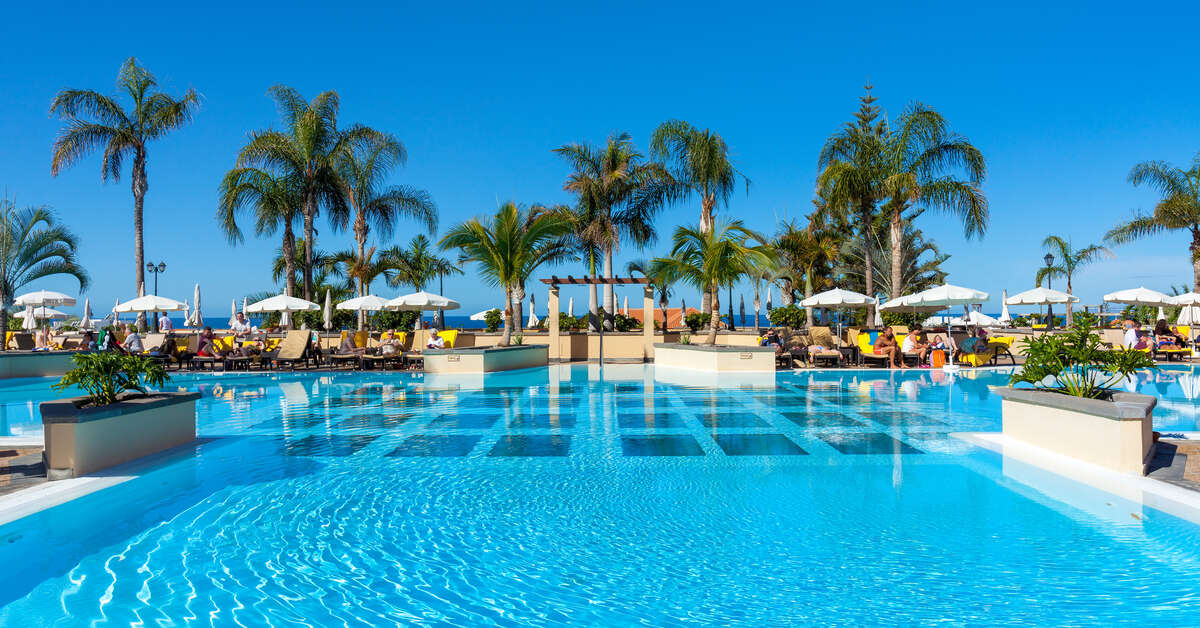 Een foto van het zwembad bij GF Gran Costa Adeje