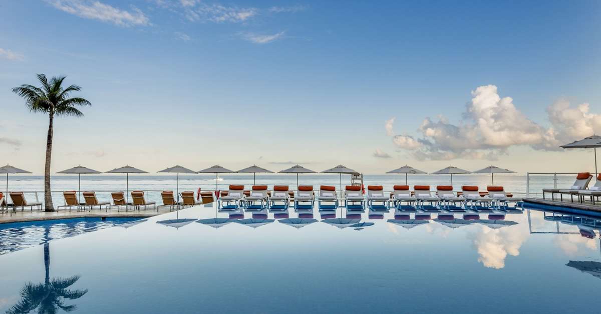 Een foto van het zwembad bij Cozumel Palace