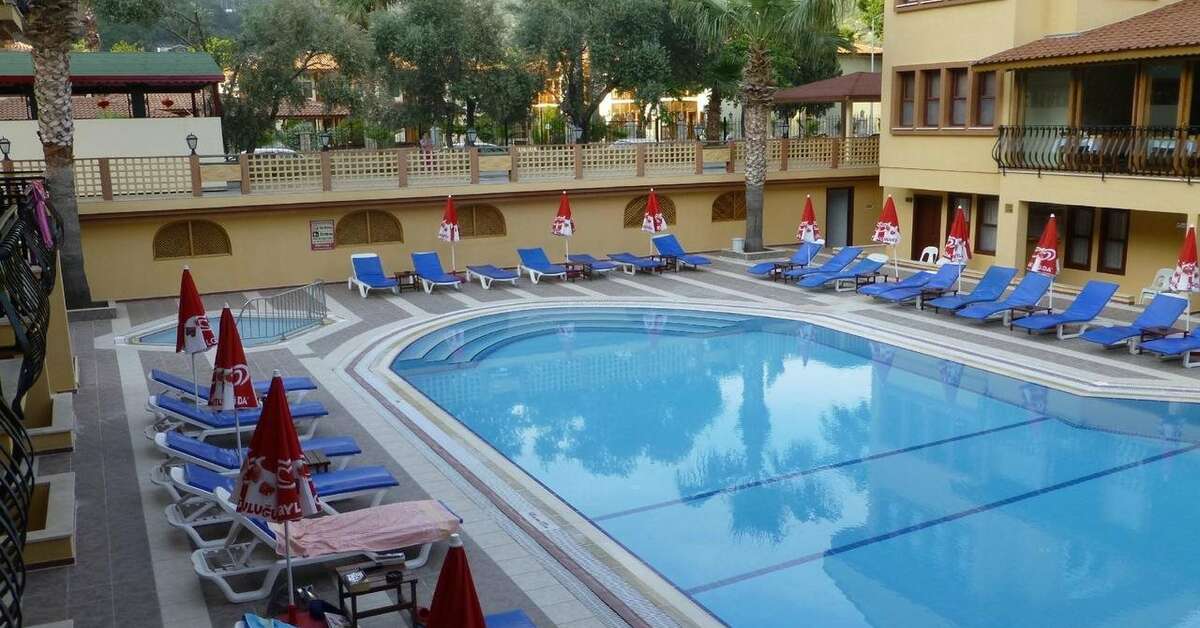Een foto van het zwembad bij Belcehan Beach Hotel