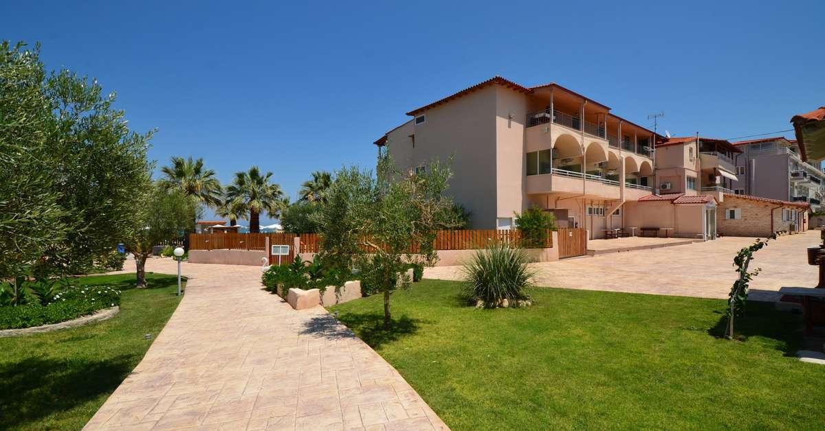 Een foto van de buitenkant van Sousouras Holidays Resort