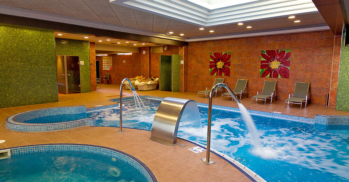 Een foto van het zwembad bij Golden Port Salou & Spa