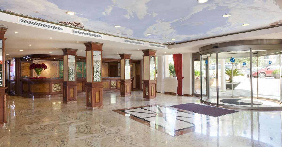 Een foto van het interieur van Grupotel Acapulco Playa