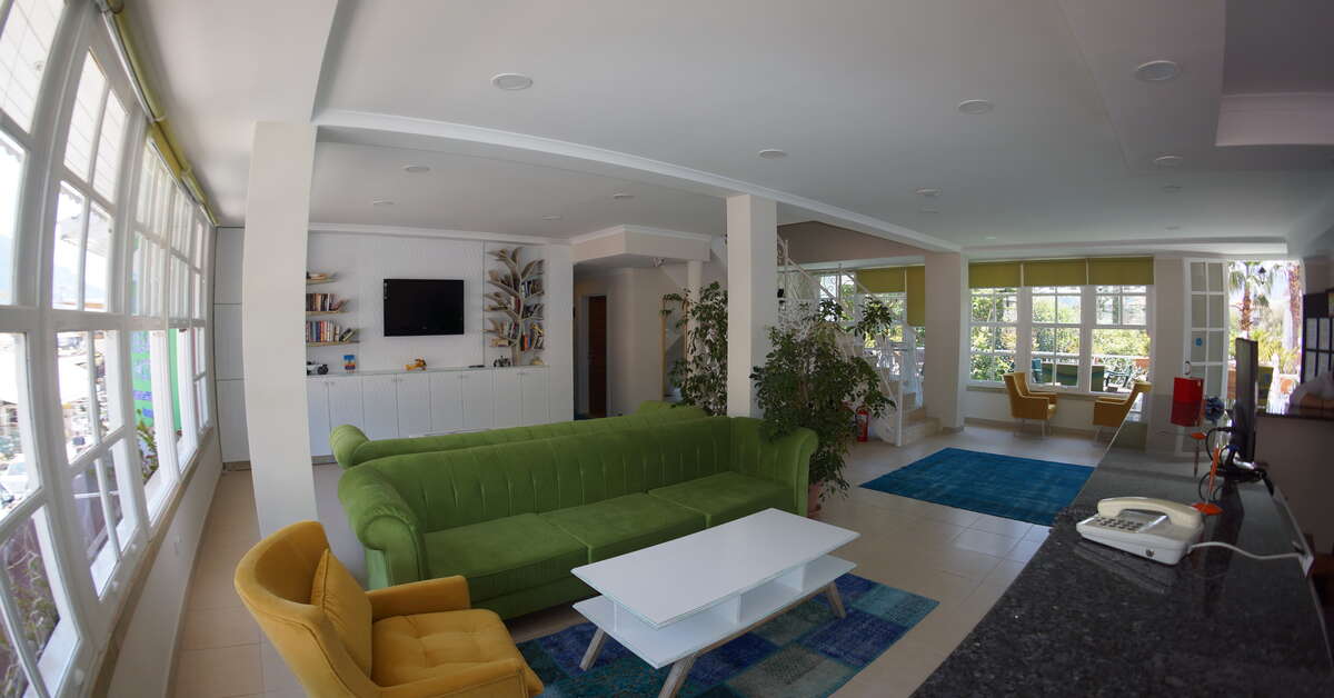 Een foto van het interieur van Tonoz Beach Hotel