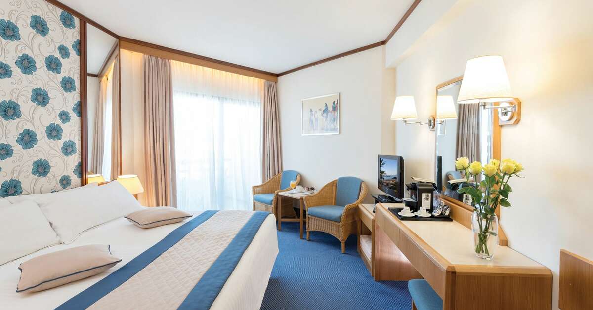 Een foto van Constantinou Bros Athena Royal Beach Hotel