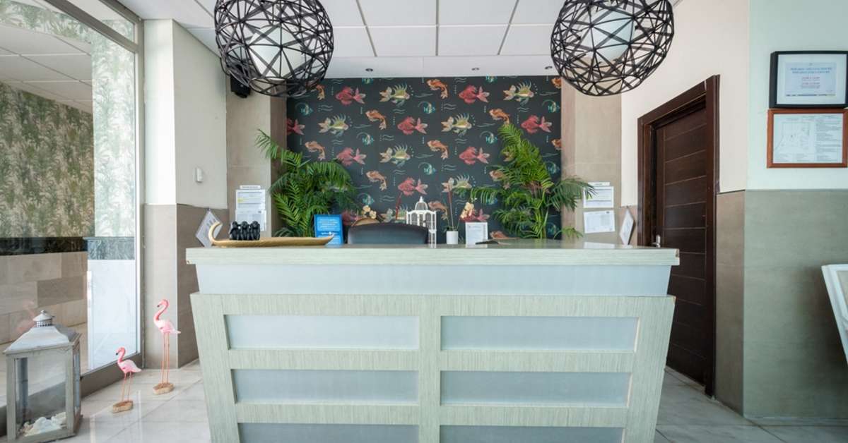 Een foto van het interieur van Holiday World Riwo Hotel