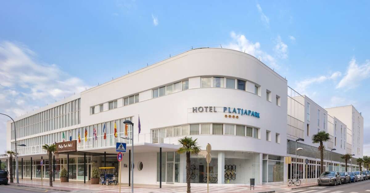 Een foto van de buitenkant van H-Top Platja Park