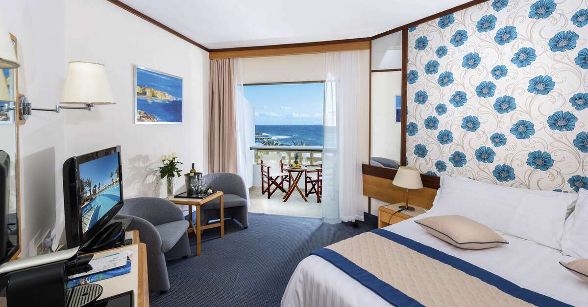 Een foto van Constantinou Bros Athena Royal Beach Hotel