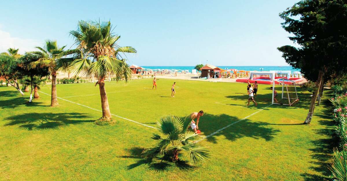 Een foto van het terras bij Alanya Risus Park Hotel